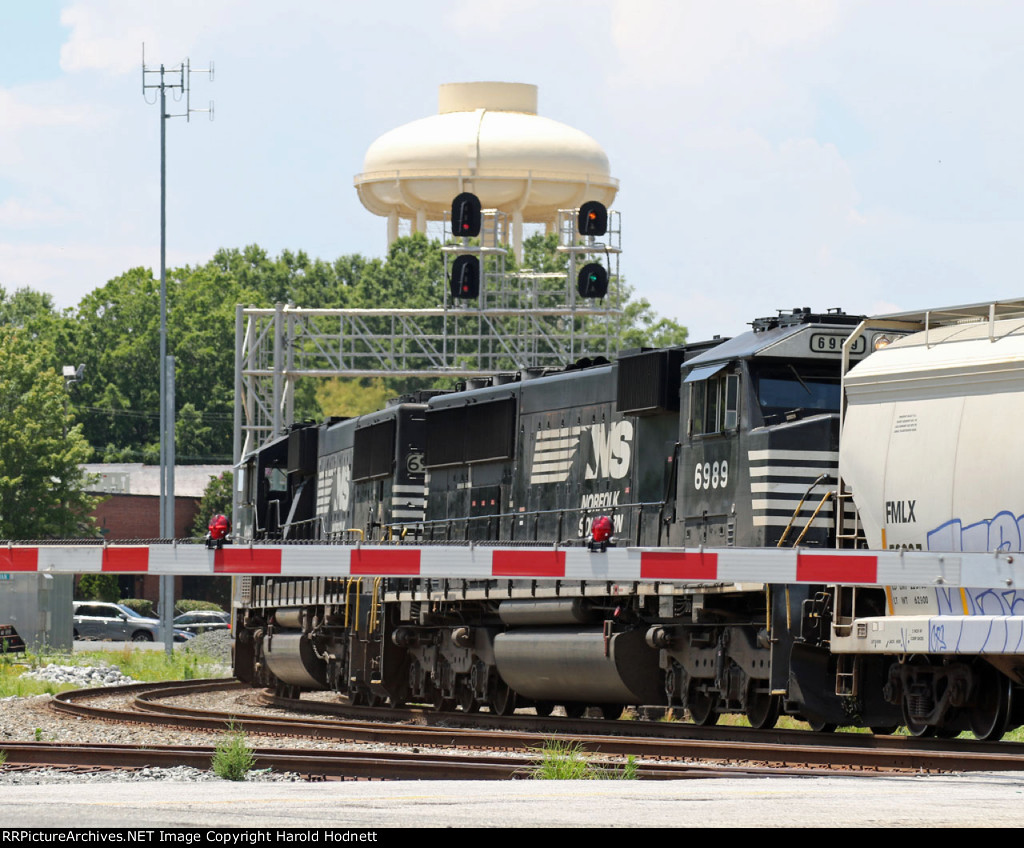 Train P61 at the signals at CP Rowan